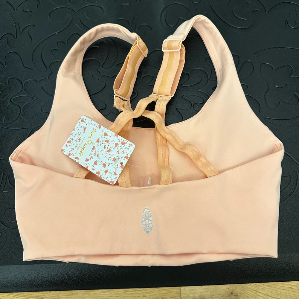 Free People Peach 🍑 Sports Bra with Supportive Seaming Size XS - Picture 2 of 9